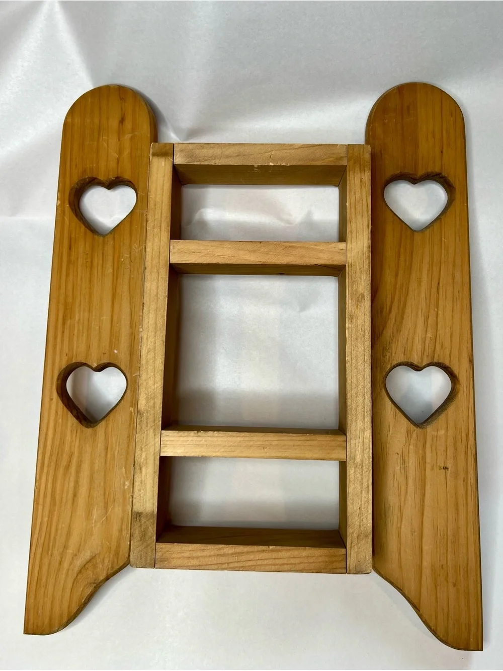 Vintage 80s Wood Heart Cutout Wall Shelf 4 Peg Hanging Country Cottage Farmhouse